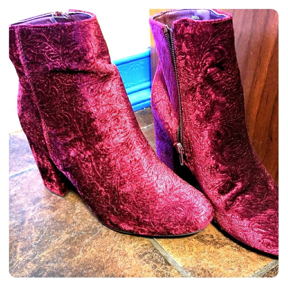 Size 8.5 pink/red velvet booties w/flower pattern